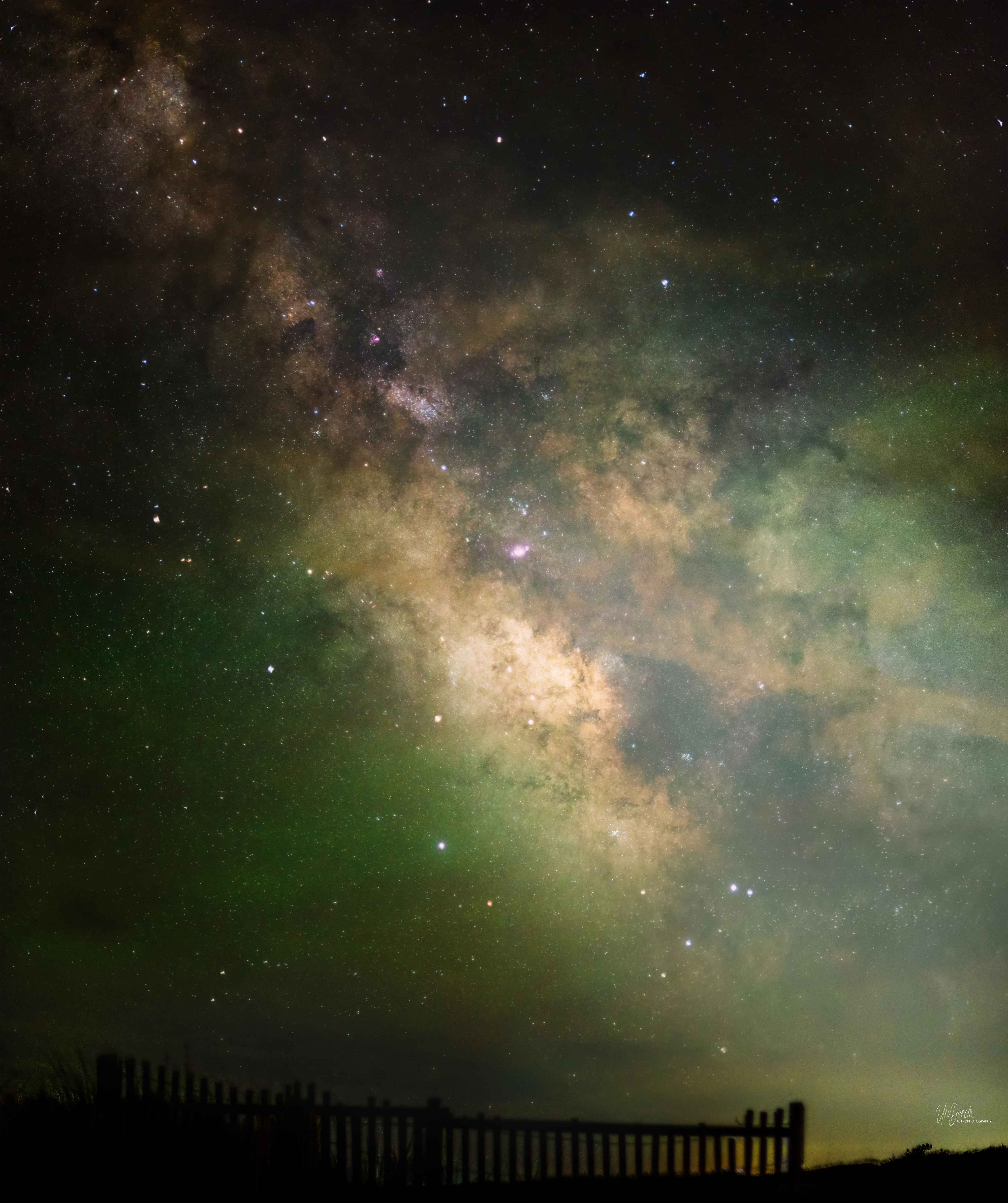 Airglow and the Milky Way